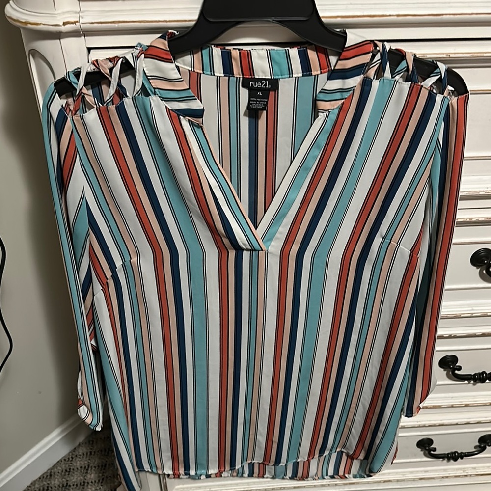 Rue21 Women's Striped V-Neck Top - Multicolor